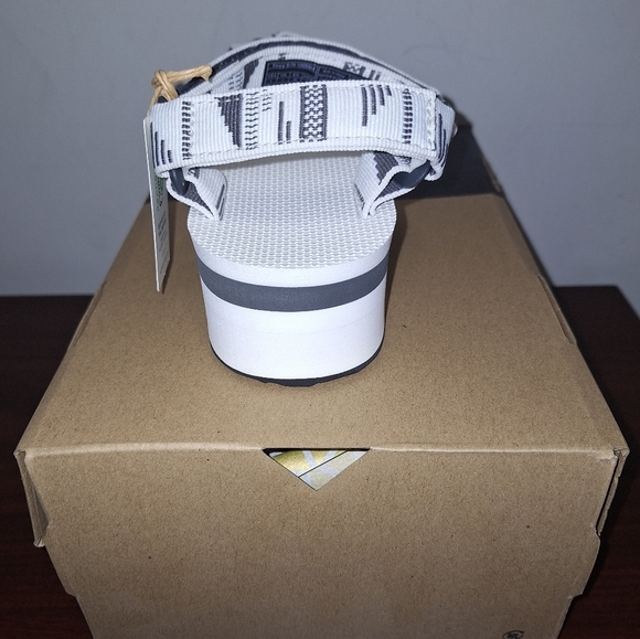Teva Flatform Universal sandals in white. They're new with tags in original box. - Picture 8 of 8